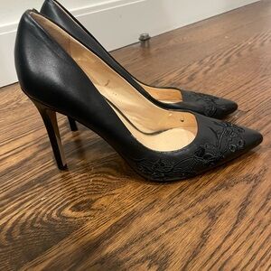 Jessica Simpson Black Embroidered Heels